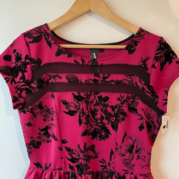 Trixxi Burgundy Velvet Floral Dress Size 11 Short Sleeve Mesh Event Party Dress - Picture 3 of 14